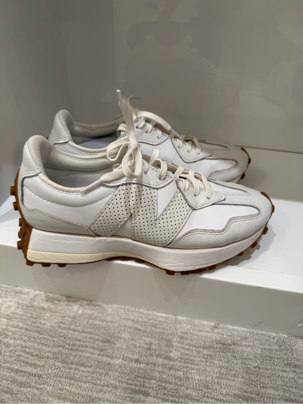 New balance 327 Women's all leather white sneaker. Like new! - Picture 2 of 5